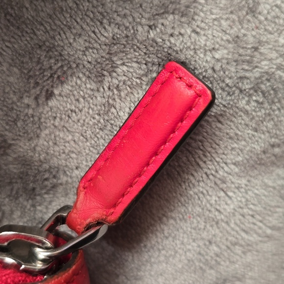 Authentic Gucci Red Embossed Patent Leather Wallet In EUC - Picture 8 of 8